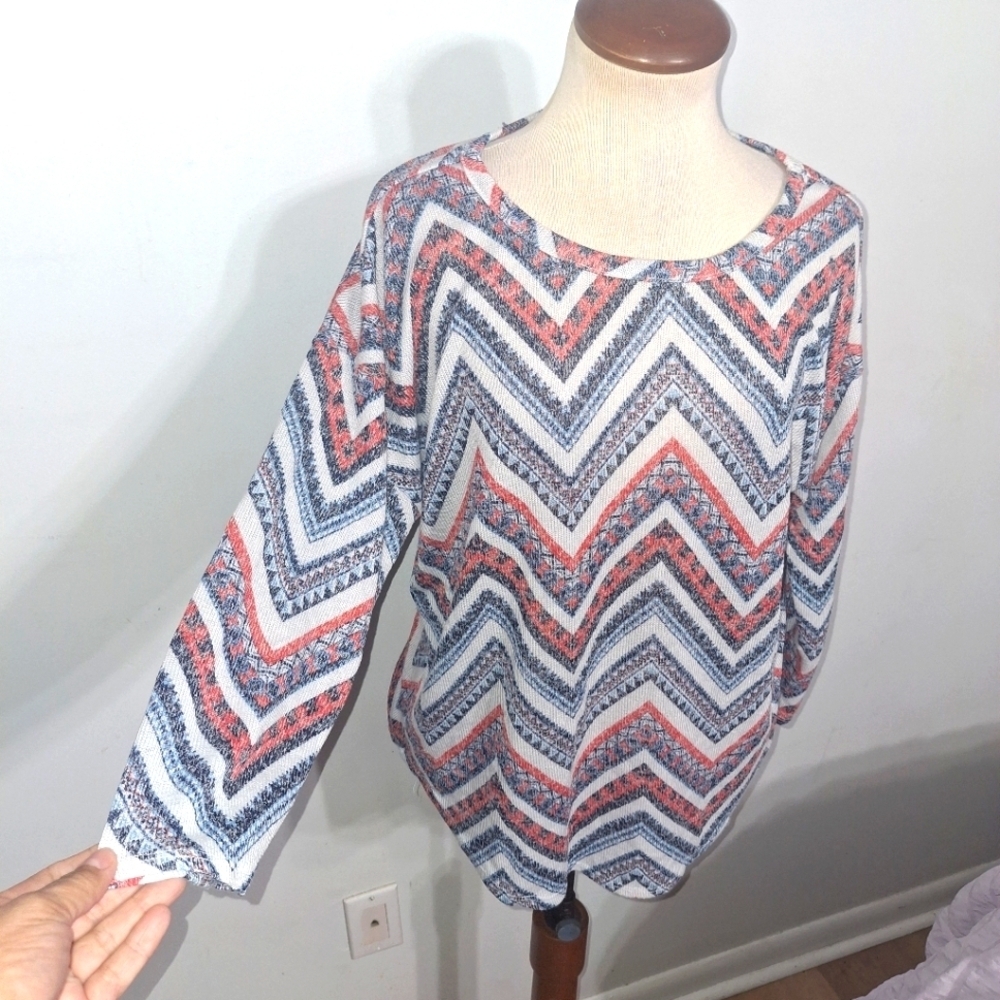 Chevron Patterned Top- W Sz Large - Picture 2 of 7
